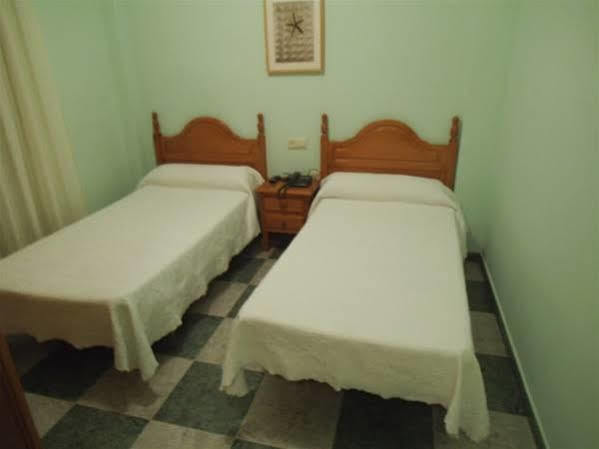 קרבונראס Hostal San Andres מראה חיצוני תמונה